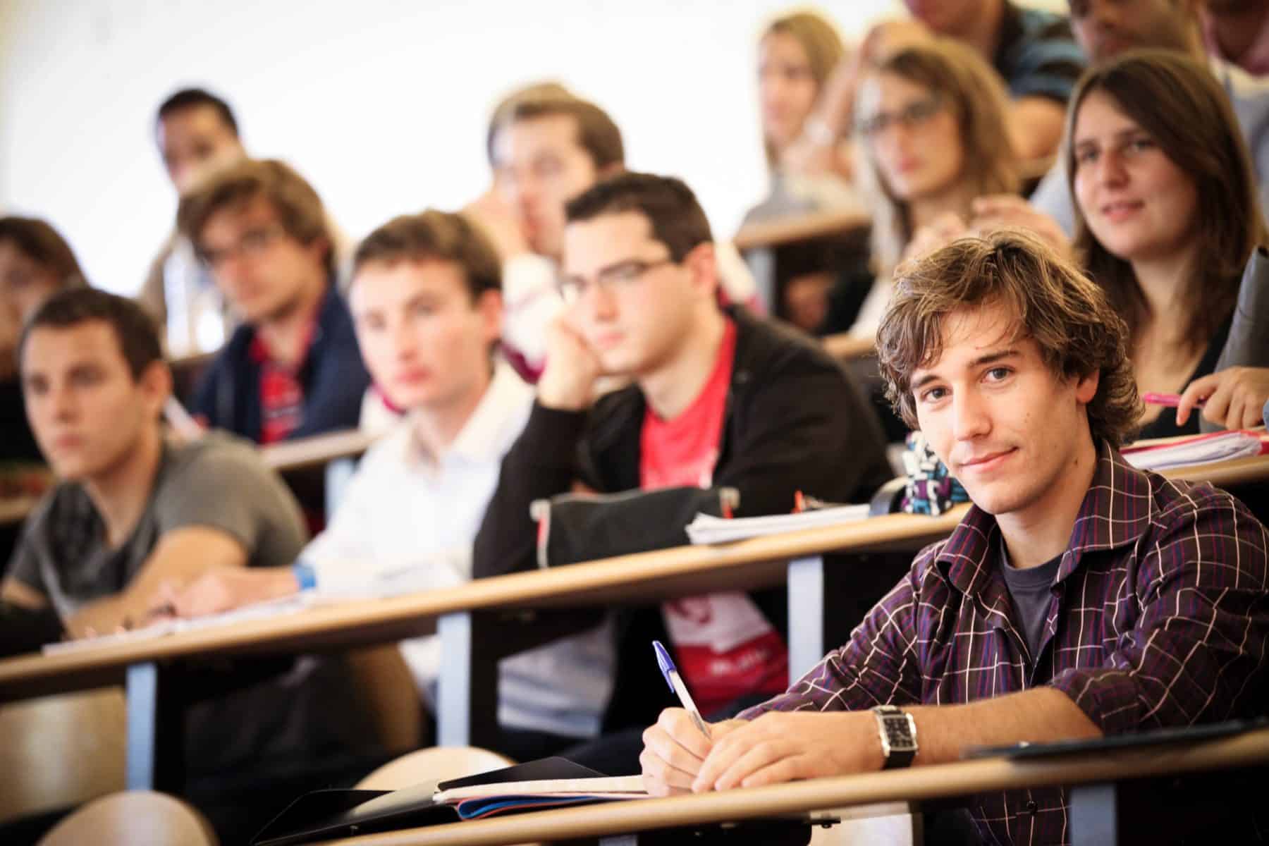Cours (c) yannick PERRIN Faculté de droit de l'USMB